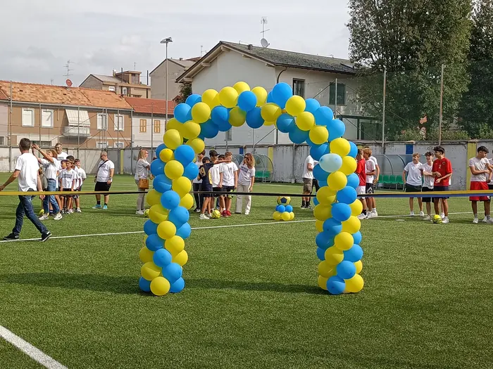 Arco per torneo sportivo: allestimento con palloncini realizzato da Feste Pazze a Seregno