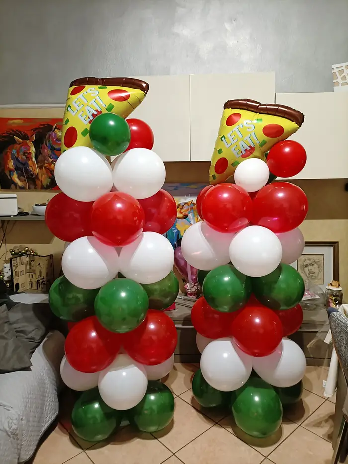 Colonne tricolore: allestimento con palloncini realizzato da Feste Pazze a Seregno