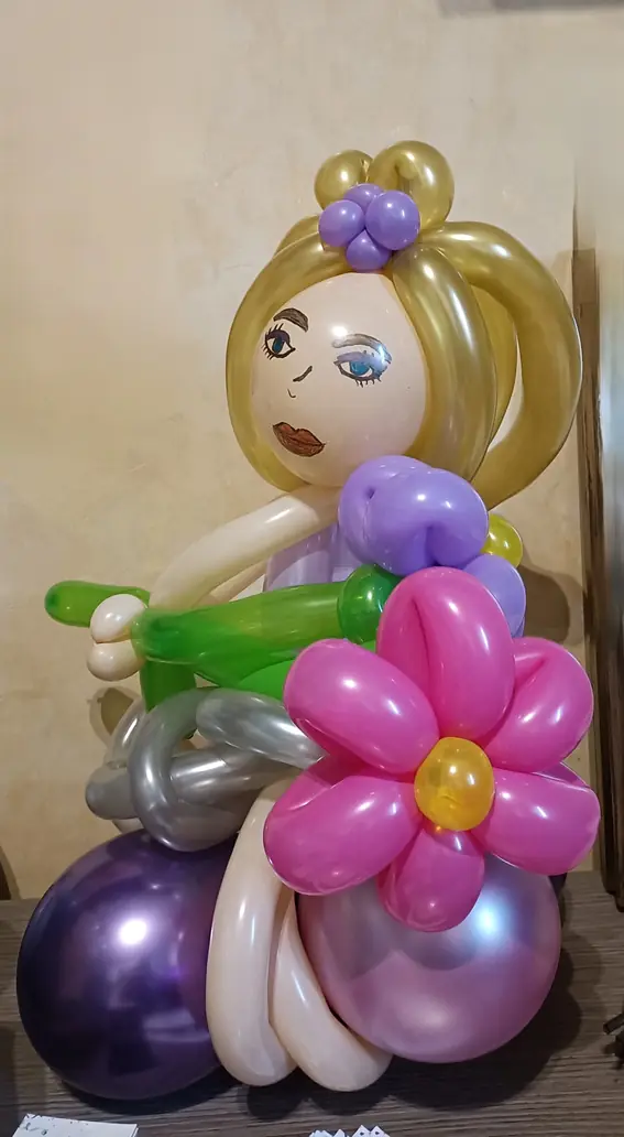 Principessa in palloncini: allestimento con palloncini realizzato da Feste Pazze a Seregno